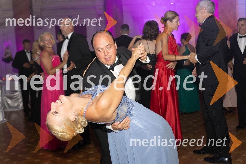  Nataša Zupan, sopranistka;  Andrej ZupanAnin ples, unikatnost, dovršenost in dobrodelno poslanstvo z 200 letno tradicijo