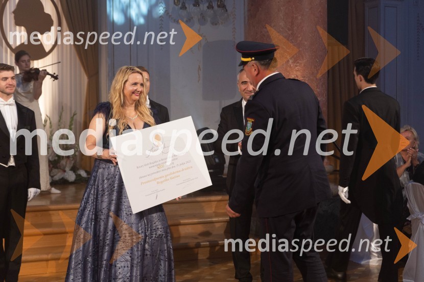 Anin ples, unikatnost, dovršenost in dobrodelno poslanstvo z 200 letno tradicijo