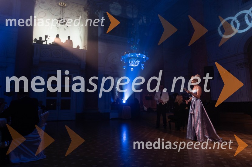  Mojca Krajnc	Anin ples, unikatnost, dovršenost in dobrodelno poslanstvo z 200 letno tradicijo