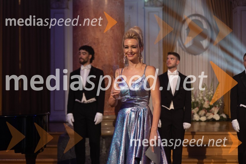  Mojca Krajnc	Anin ples, unikatnost, dovršenost in dobrodelno poslanstvo z 200 letno tradicijo