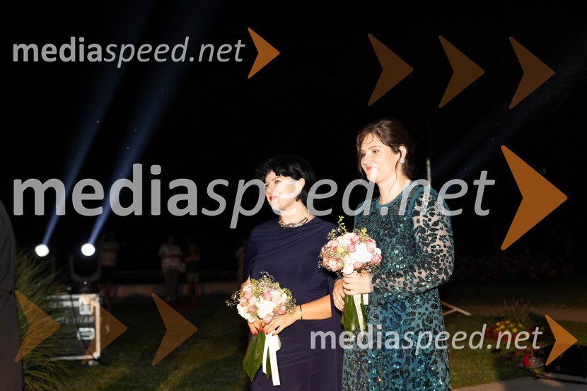  Urša Jager;  Maja Marija Križan, vodja prireditve Anin plesAnin ples, unikatnost, dovršenost in dobrodelno poslanstvo z 200 letno tradicijo