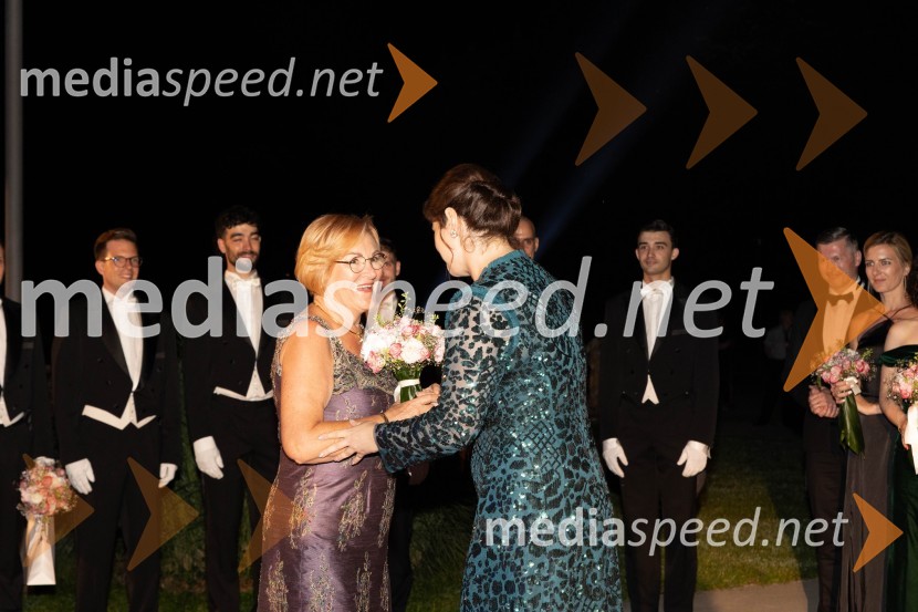  Minka Levstik;  Maja Marija Križan, vodja prireditve Anin plesAnin ples, unikatnost, dovršenost in dobrodelno poslanstvo z 200 letno tradicijo