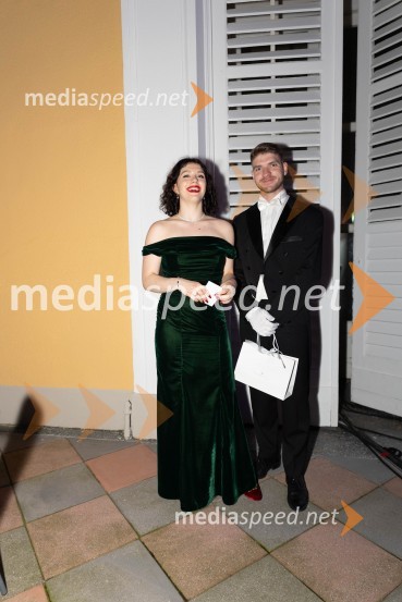  Zala Jager;  Aljaž Planinšek, član protokolaAnin ples, unikatnost, dovršenost in dobrodelno poslanstvo z 200 letno tradicijo