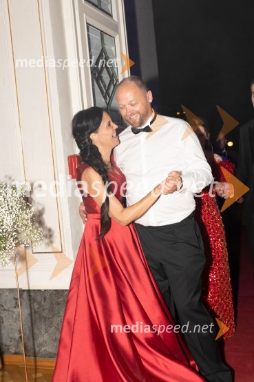  Brigita Gorjup, direktorica Ljudske univerze Velenje;  Boštjan Gorjup, pred. Gospodarske zbornice RS, direktor podjetja BSH Hišni aparati NazarjeAnin ples, unikatnost, dovršenost in dobrodelno poslanstvo z 200 letno tradicijo