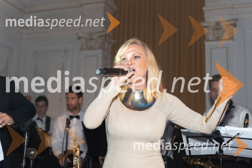  Nuša Derenda, pevkaAnin ples, unikatnost, dovršenost in dobrodelno poslanstvo z 200 letno tradicijo