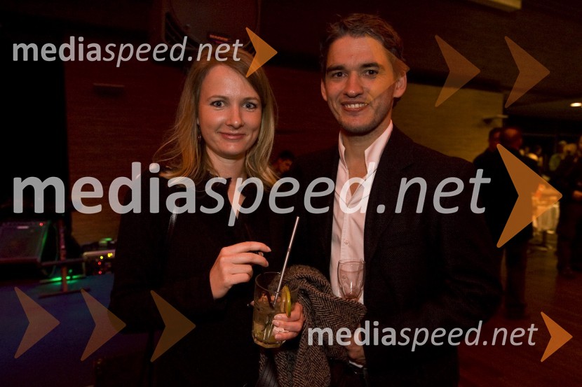 Taja Zuccato s spremljevalcemMoški&ženske.com, premiera komedije