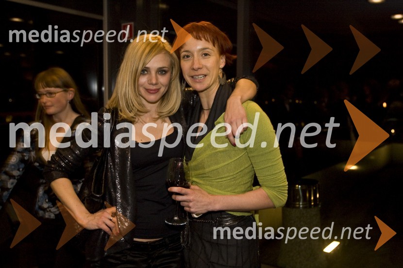 Katarina Čas in Mojca Funkl, igralkiMoški&ženske.com, premiera komedije