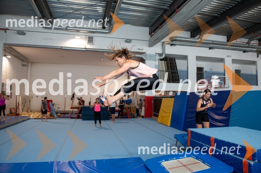 Avstrijska ženska smučarska reprezentanca na kondicijskih pripravah v Mariboru