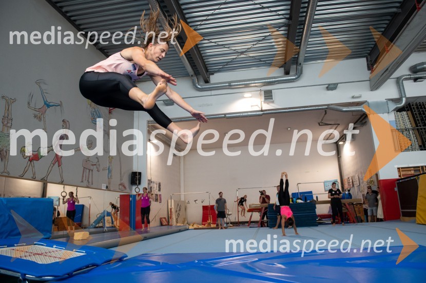 Avstrijska ženska smučarska reprezentanca na kondicijskih pripravah v Mariboru