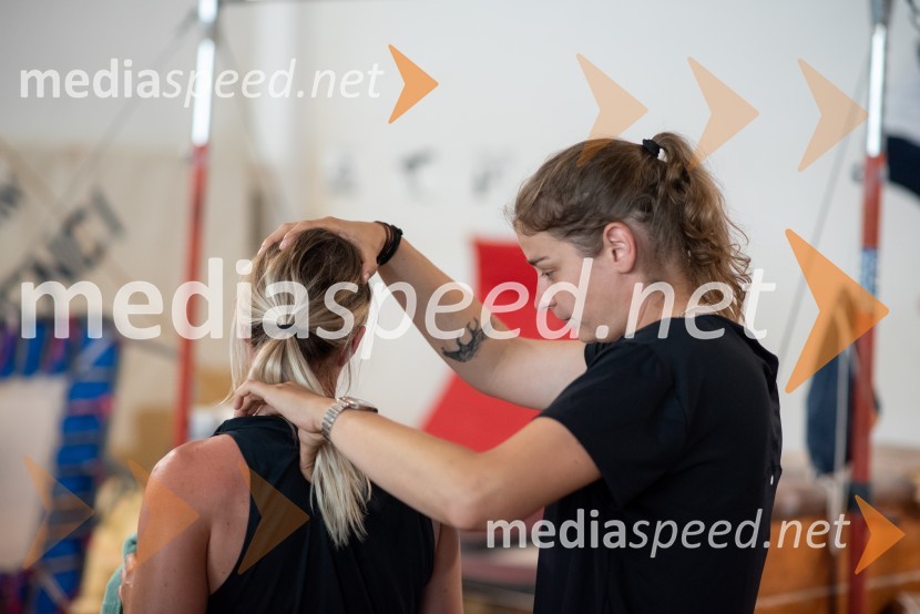  Anja Šešum, kineziologinjaAvstrijska ženska smučarska reprezentanca na kondicijskih pripravah v Mariboru