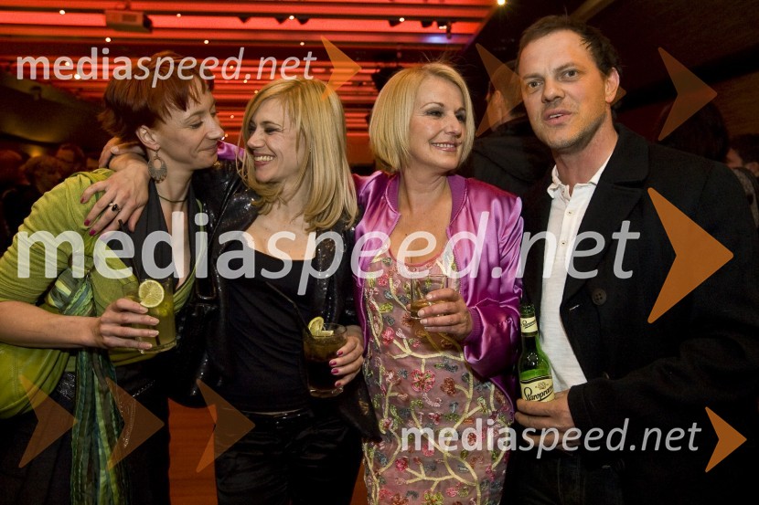 Mojca Funkl, Katarina Čas in Zvezdana Mlakar z možemMoški&ženske.com, premiera komedije