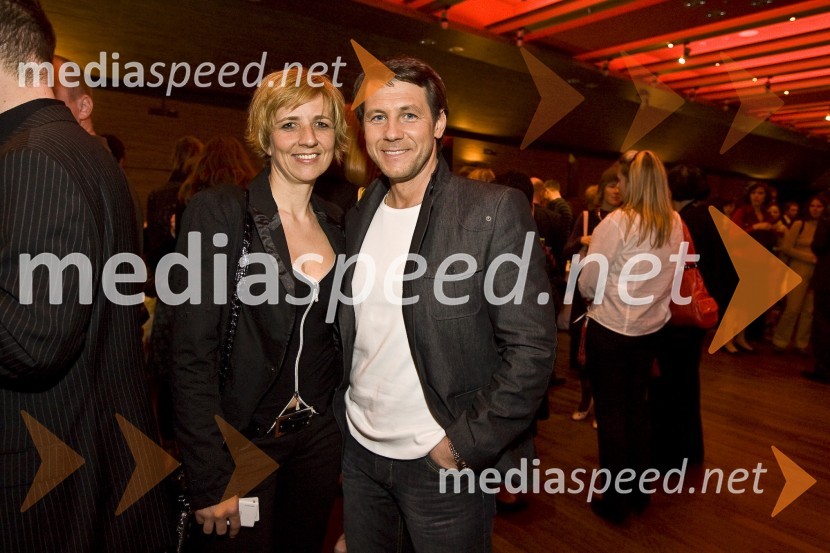 ... in Marko Vozelj, pevecMoški&ženske.com, premiera komedije