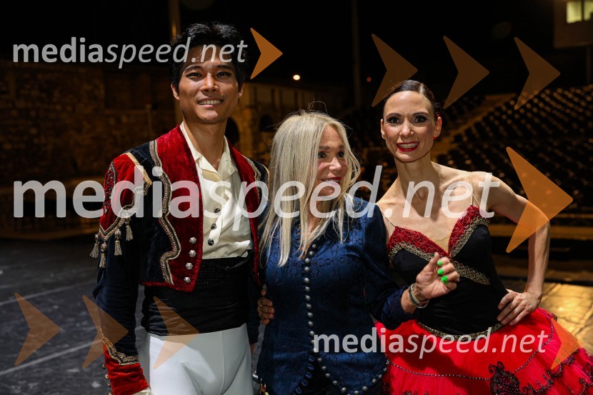  Yong Gyu Choi, baletni plesalec;  Maria Giovanna Elmi, TV voditeljica;  Ljudmila Konovalova, baletna plesalkaZvezde, gala baletni večer na 71. Ljubljana Festivalu