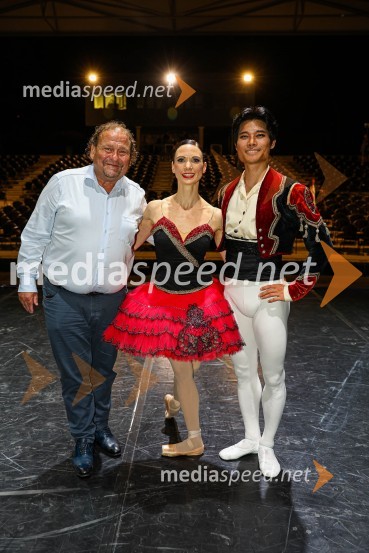  Darko  Brlek, direktor in umetniški vodja, Festival Ljubljana;  Ljudmila Konovalova, baletna plesalka;  Yong Gyu Choi, baletni plesalecZvezde, gala baletni večer na 71. Ljubljana Festivalu