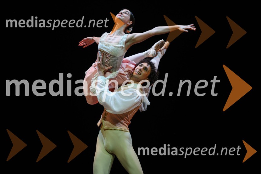  Paula Iniesta, baletna plesalka;  Alessandro Frola, baletni plesalecZvezde, gala baletni večer na 71. Ljubljana Festivalu