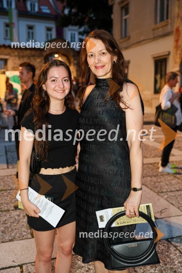  Elena Gaber, baletka; dr. Mateja Gaber, predsednica Akademskega zbora Filozofske fakultete v LjubljaniZvezde, gala baletni večer na 71. Ljubljana Festivalu