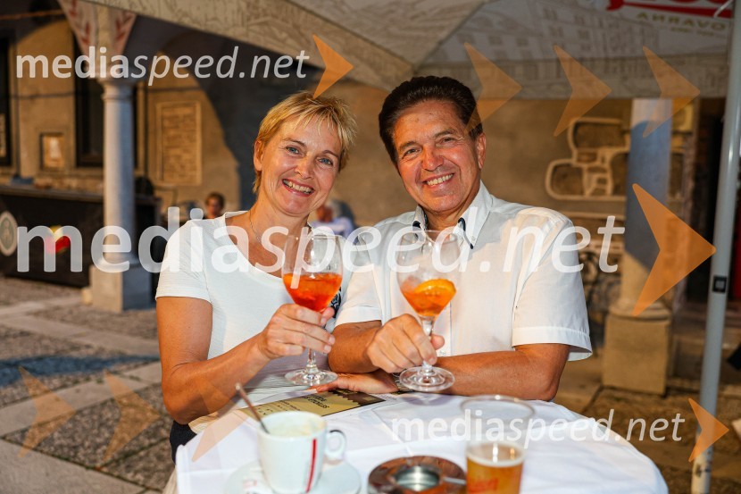  ... ; dr. Tomaž Tomažič, ortopedZvezde, gala baletni večer na 71. Ljubljana Festivalu