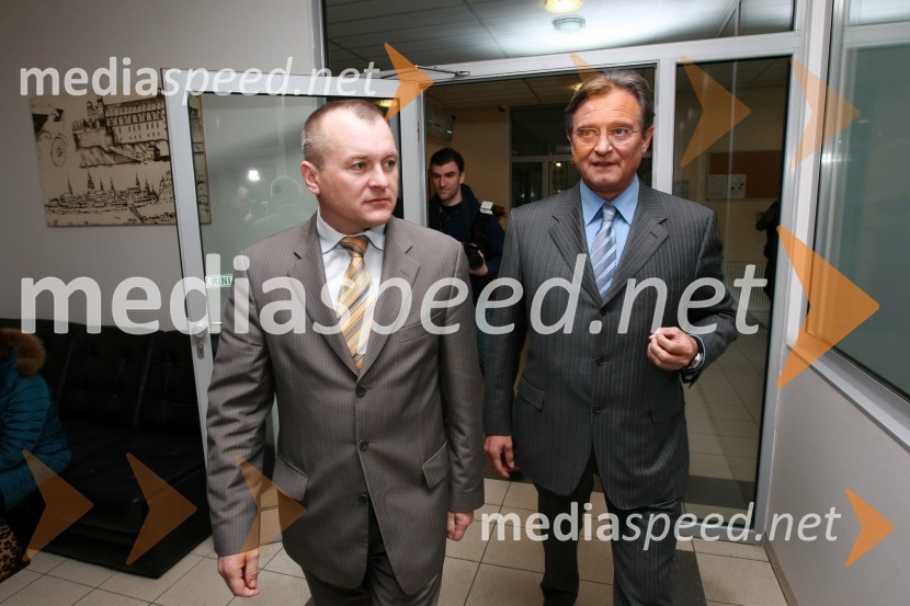 Franc Kangler, župan Maribora, in Zdenko Pavček, predsednik upravnega odbora Skupine Viator&VektorPodpis pogodbe o dobavi avtobusov v Savdsko Arabijo