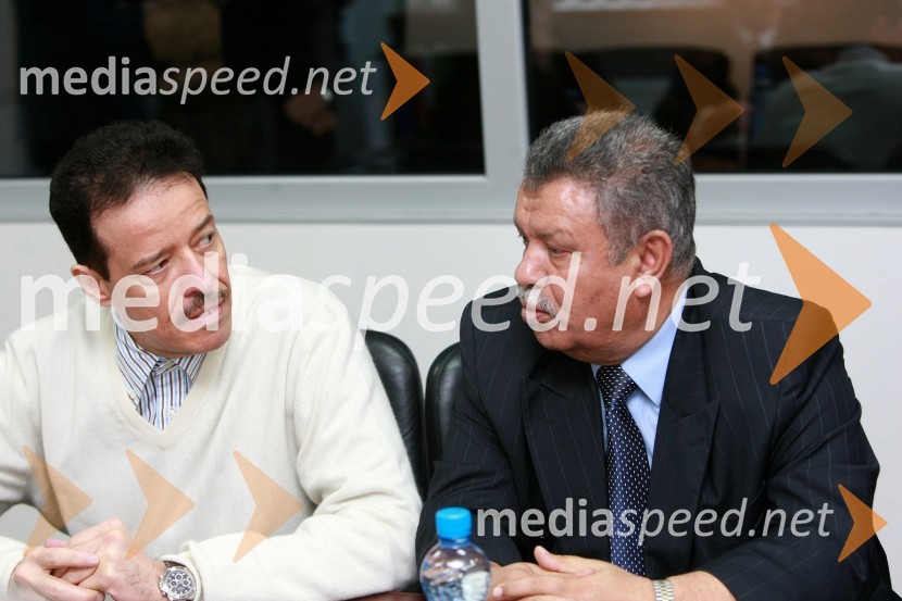 Fared J. Al Harazi, direktor korporacije Al Amad, in Mohamed Awadalla, direktor Baracatco d.o.o.Podpis pogodbe o dobavi avtobusov v Savdsko Arabijo