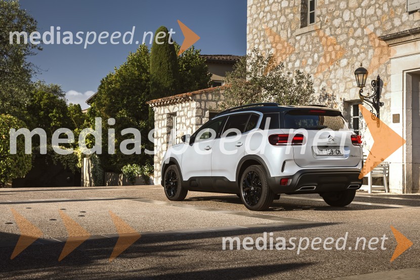 C5 Aircross predstavlja povsem nov pogonski sklop Hybrid 136