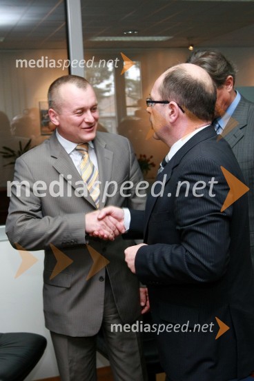 Franc Kangler, župan Maribora in dr. Dušan Mežnar, direktor Tovarne vozil Maribor d.o.o.Podpis pogodbe o dobavi avtobusov v Savdsko Arabijo