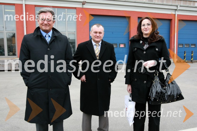 Zdenko Pavček, predsednik upravnega odbora Skupine Viator&Vektor, Franc Kangler, župan Maribora in ...Podpis pogodbe o dobavi avtobusov v Savdsko Arabijo