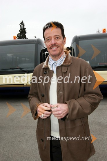 Fared J. Al Harazi, direktor korporacije Al AmadPodpis pogodbe o dobavi avtobusov v Savdsko Arabijo