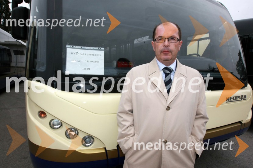 Dr. Dušan Mežnar, direktor Tovarne vozil Maribor d.o.o.Podpis pogodbe o dobavi avtobusov v Savdsko Arabijo