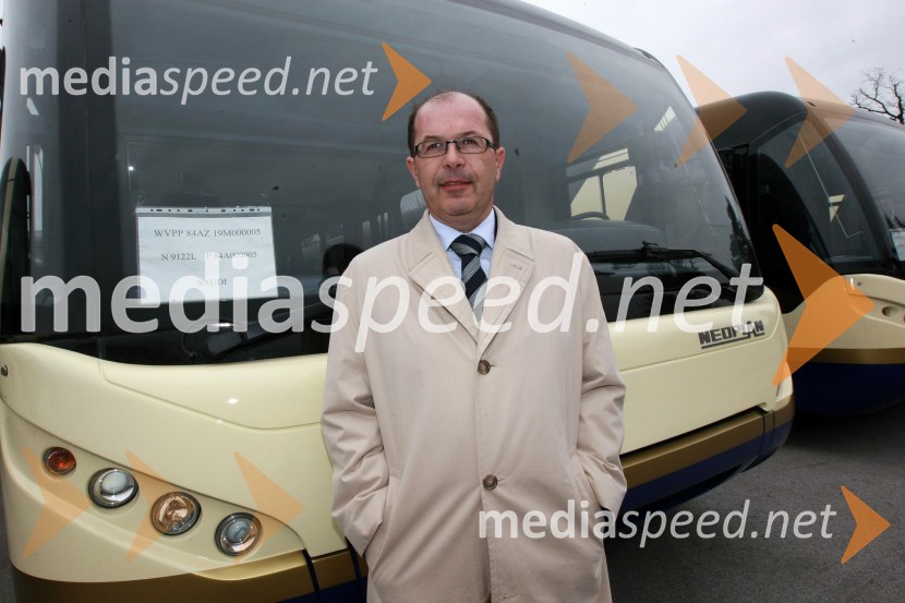 Dr. Dušan Mežnar, direktor Tovarne vozil Maribor d.o.o.Podpis pogodbe o dobavi avtobusov v Savdsko Arabijo