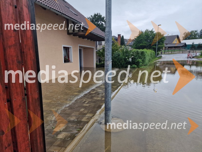 Razmere po nočnem deževju v KranjuPoplave v Sloveniji