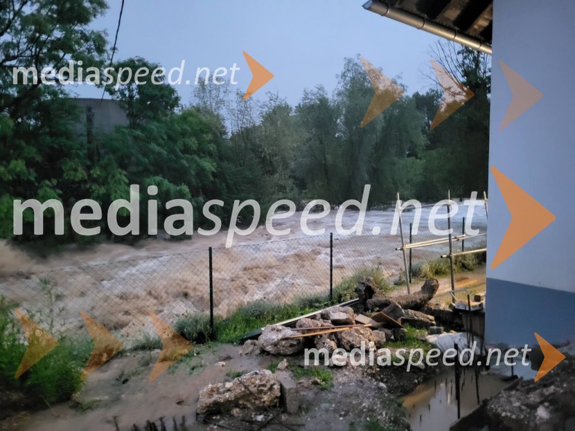 Razmere po nočnem deževju v KranjuPoplave v Sloveniji