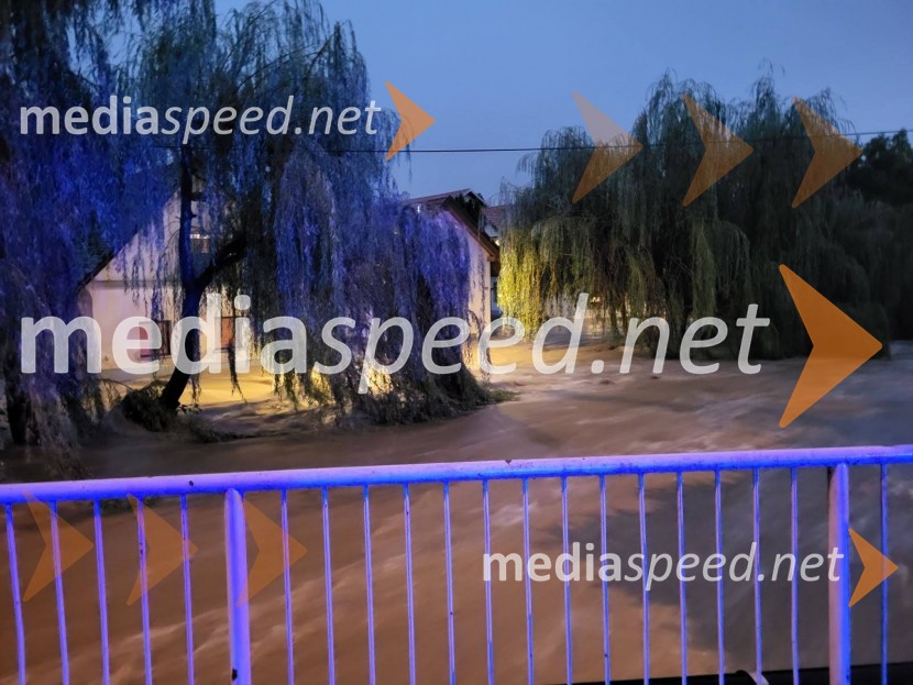 Razmere po nočnem deževju v KranjuPoplave v Sloveniji