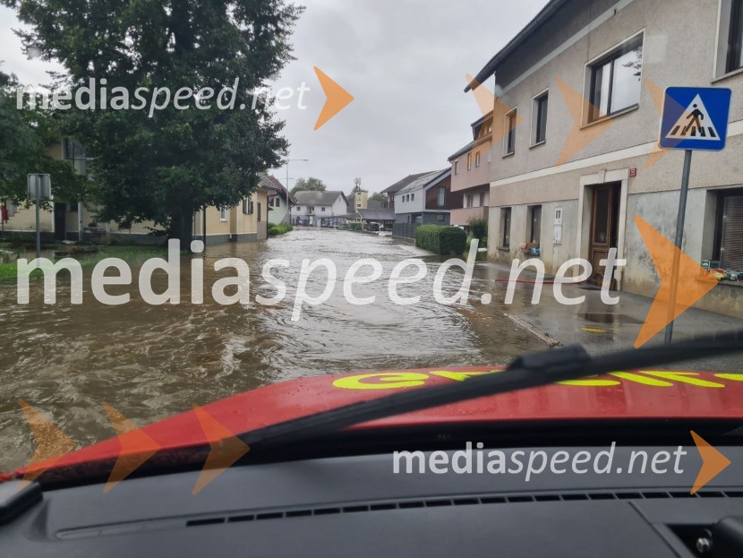 Razmere po nočnem deževju v KranjuPoplave v Sloveniji
