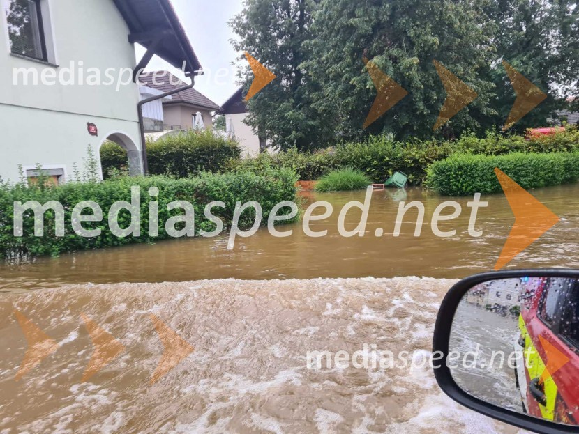 Razmere po nočnem deževju v KranjuPoplave v Sloveniji