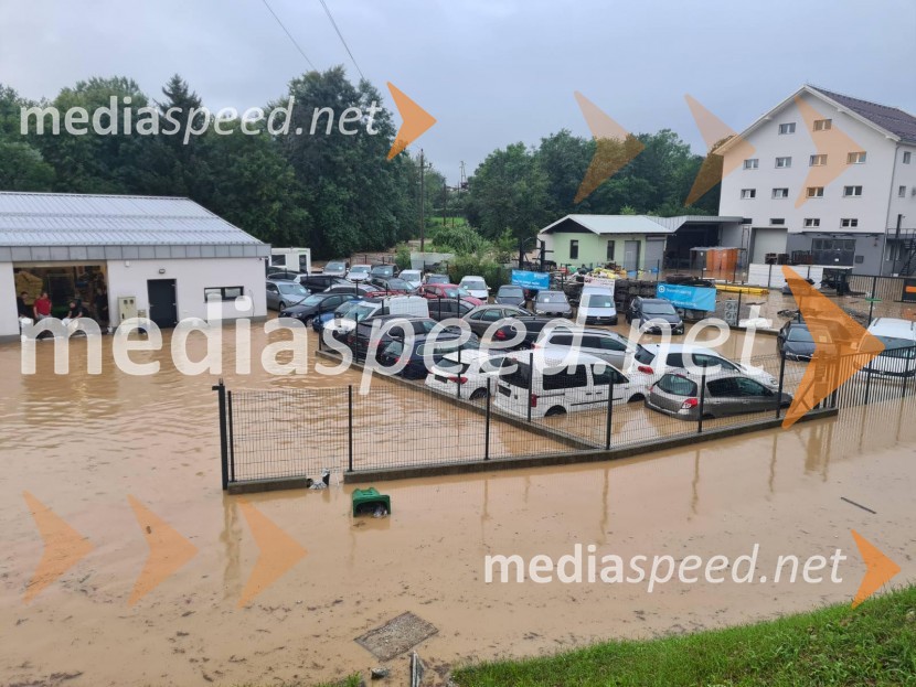 Razmere po nočnem deževju v KranjuPoplave v Sloveniji