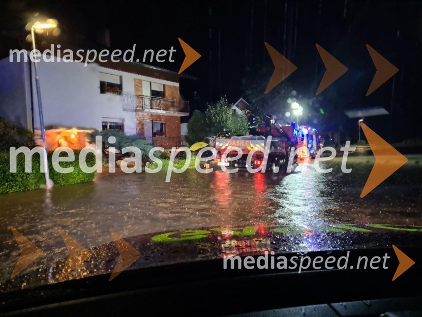 Razmere po nočnem deževju v KranjuPoplave v Sloveniji