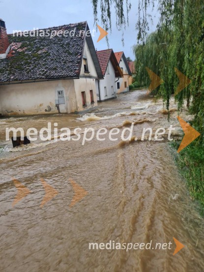 Razmere po nočnem deževju v KranjuPoplave v Sloveniji