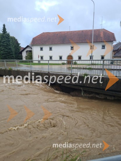 Razmere po nočnem deževju v KranjuPoplave v Sloveniji