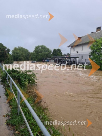 Razmere po nočnem deževju v KranjuPoplave v Sloveniji