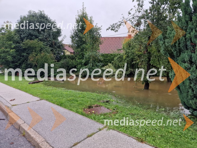 Razmere po nočnem deževju v KranjuPoplave v Sloveniji