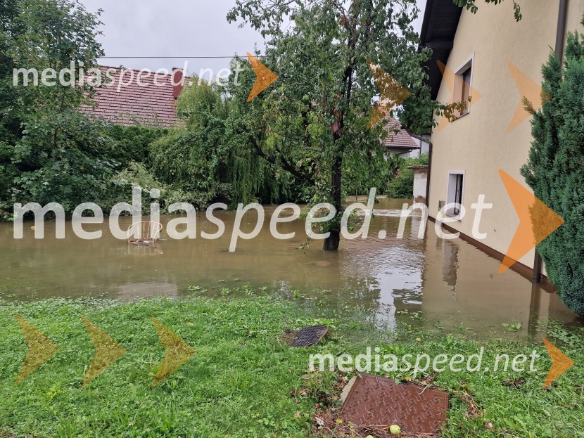 Razmere po nočnem deževju v KranjuPoplave v Sloveniji
