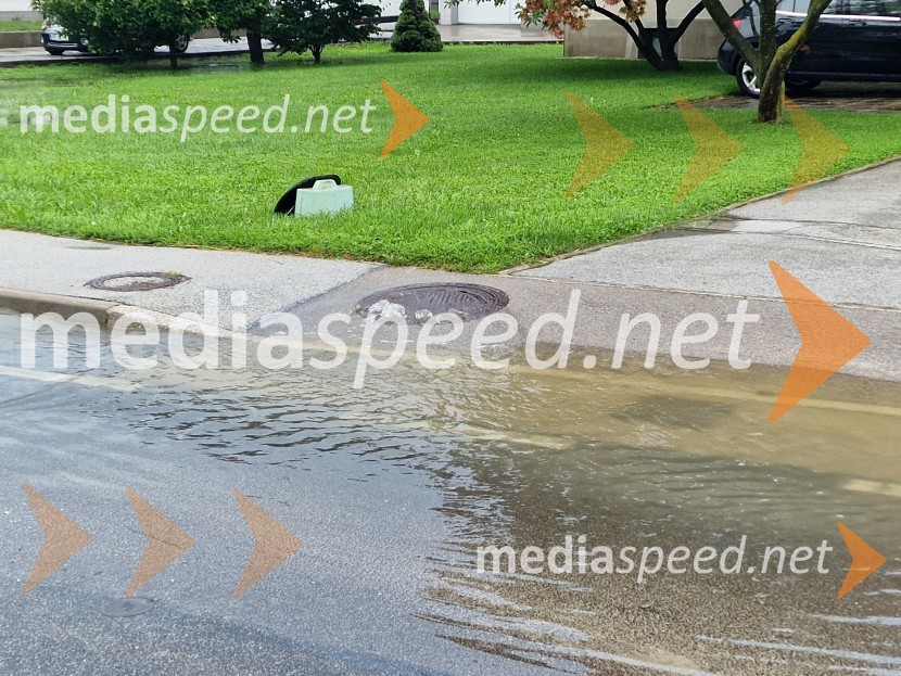 Razmere po nočnem deževju v KranjuPoplave v Sloveniji