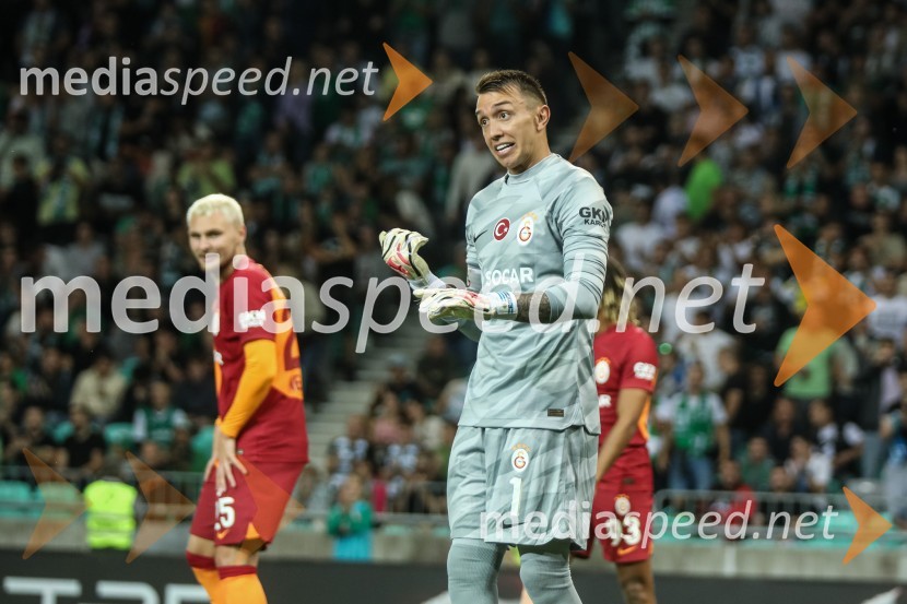  Fernando Muslera, vratar, Galatasaray SKV Stožicah slavili turški nogometaši