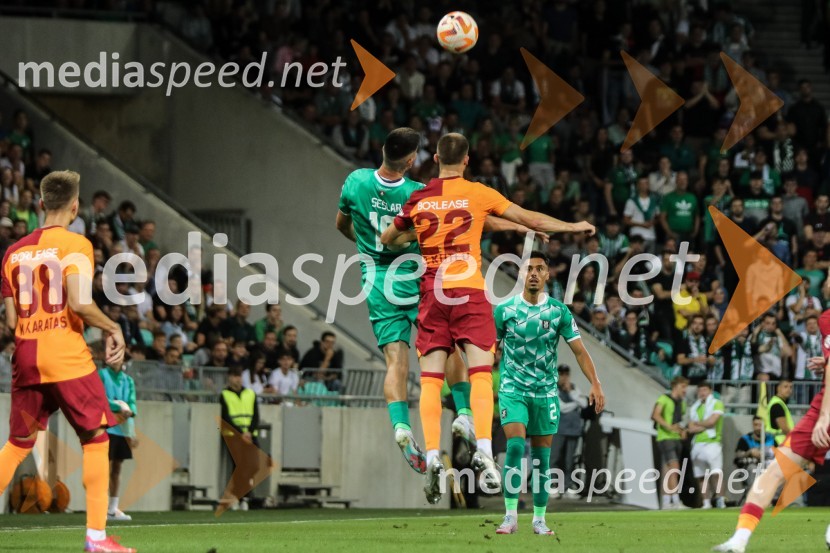  Svit Sešlar, nogometaš, NK Olimpija;  Berkan Kutlu, nogometaš, Galatasaray SKV Stožicah slavili turški nogometaši