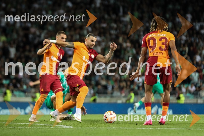  Berkan Kutlu, nogometaš, Galatasaray SK;  Sergio Oliveira, nogometaš, Galatasaray SK;  Sacha Boey, nogometaš,Galatasaray SKV Stožicah slavili turški nogometaši