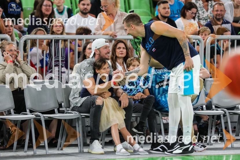  Goran Dragić, košarkar;  Gregor  Hrovat, košarkarDončić navdušil Stožice, Slovenija premagala Črno goro