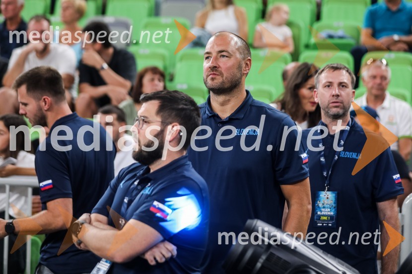 Dončić navdušil Stožice, Slovenija premagala Črno goro