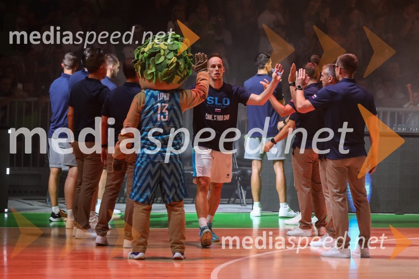  Klemen Prepelič, košarkarDončić navdušil Stožice, Slovenija premagala Črno goro