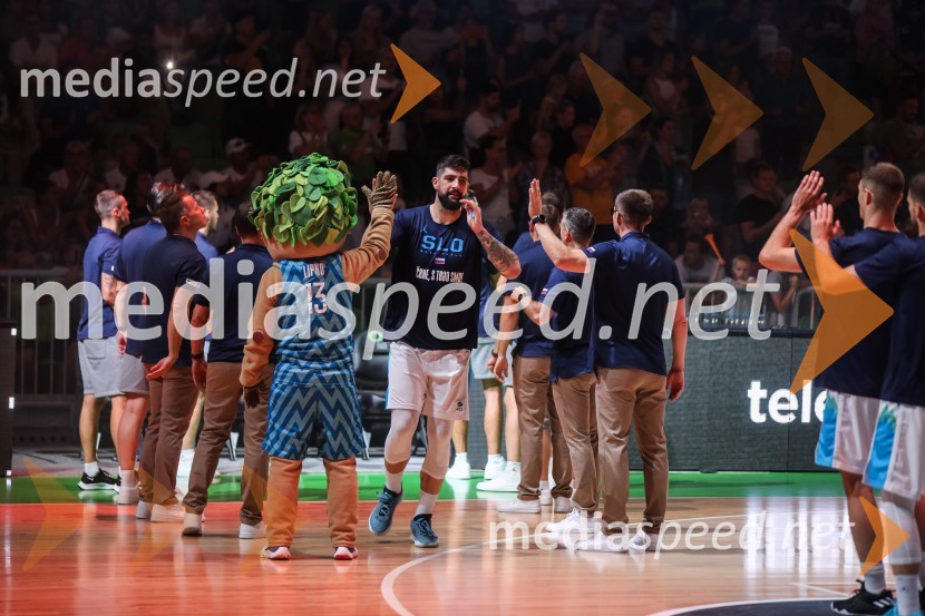  Žiga Dimec, košarkarDončić navdušil Stožice, Slovenija premagala Črno goro