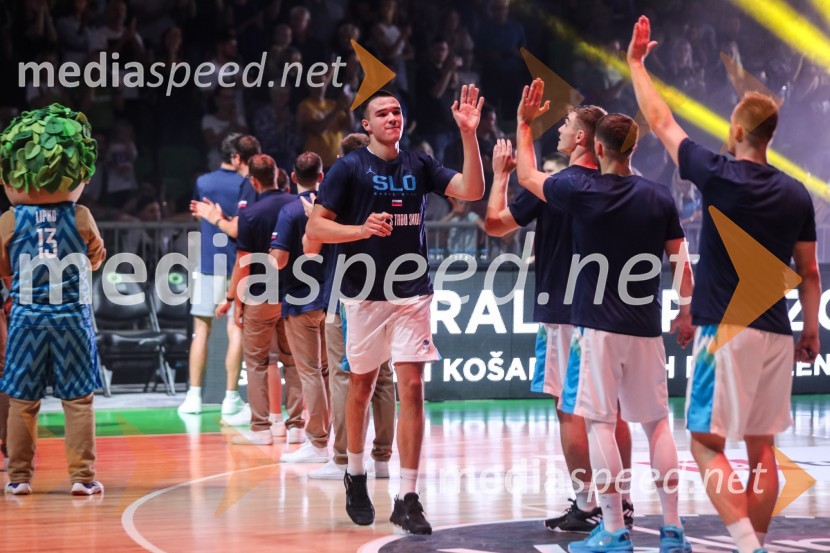  Bine Prepelič, košarkarDončić navdušil Stožice, Slovenija premagala Črno goro